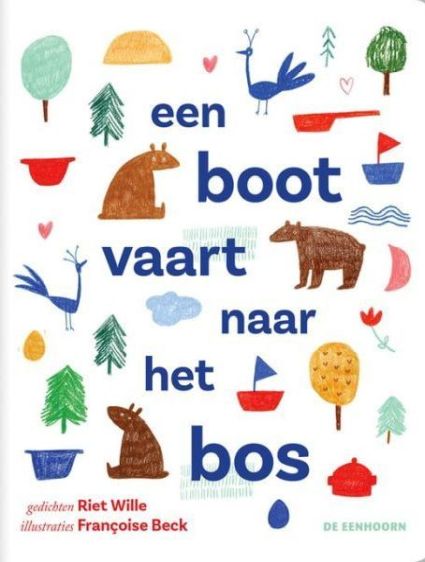 een boot vaart naar het bos